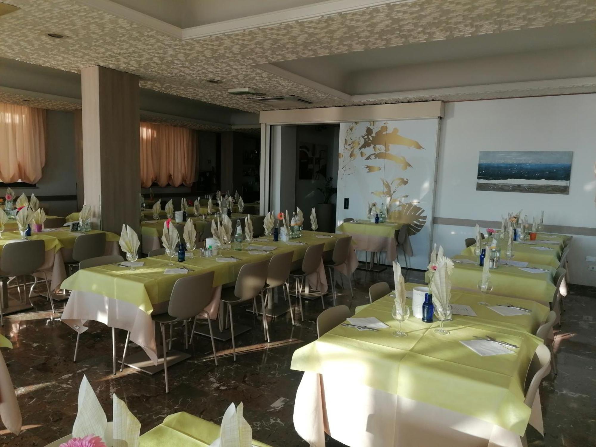 Hotel Silvana 벨레지아아지마리나 외부 사진