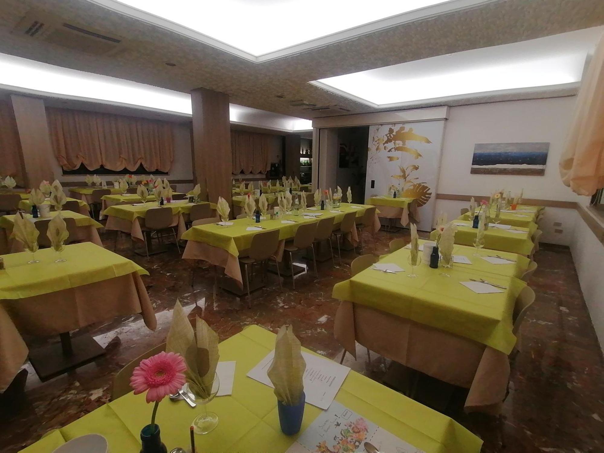 Hotel Silvana 벨레지아아지마리나 외부 사진